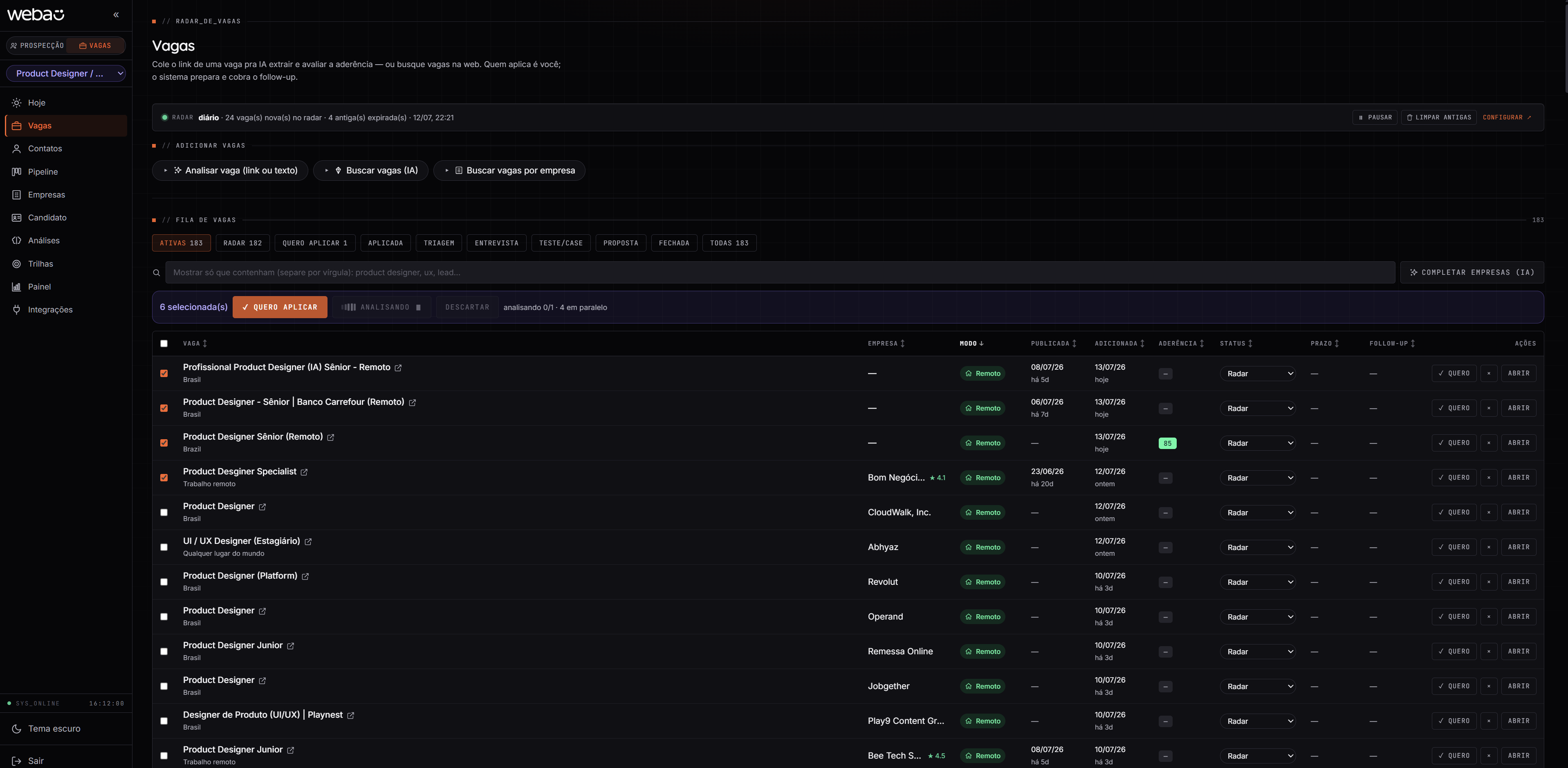 Interface de um painel de controle de gerenciamento de vagas de emprego, mostrando lista de posições abertas e detalhes.