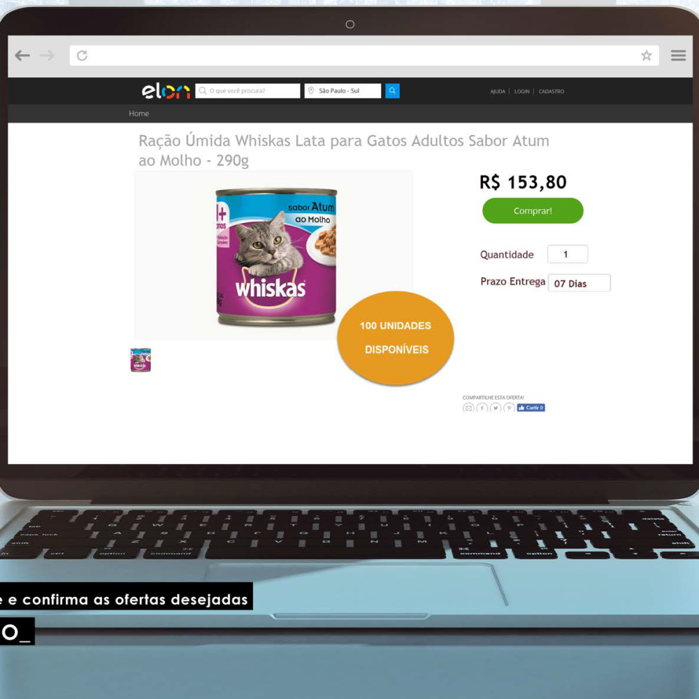 Laptop mostrando página de produto Elo com lata Whiskas roxa, preço R$153,80, botão verde "Comprar" e selo laranja "100 unidades disponíveis".